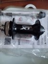 Shimano Mozzo anteriore 32:fori XT HB-M8000 Center-Lock Il mozzo anteriore XT HB-M8000 di Shimano