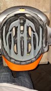 Casco con MIPS