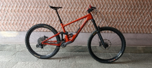 Specialized Enduro Comp 2022 S4 con upgrade sospensioni
